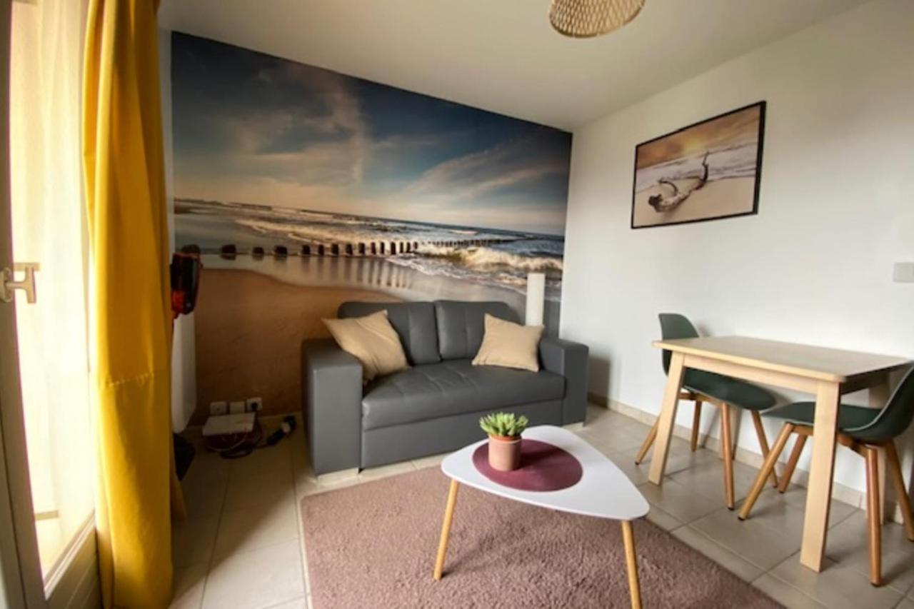 Quiet Apartment With Balcony Near The Sea Ouistreham Bagian luar foto